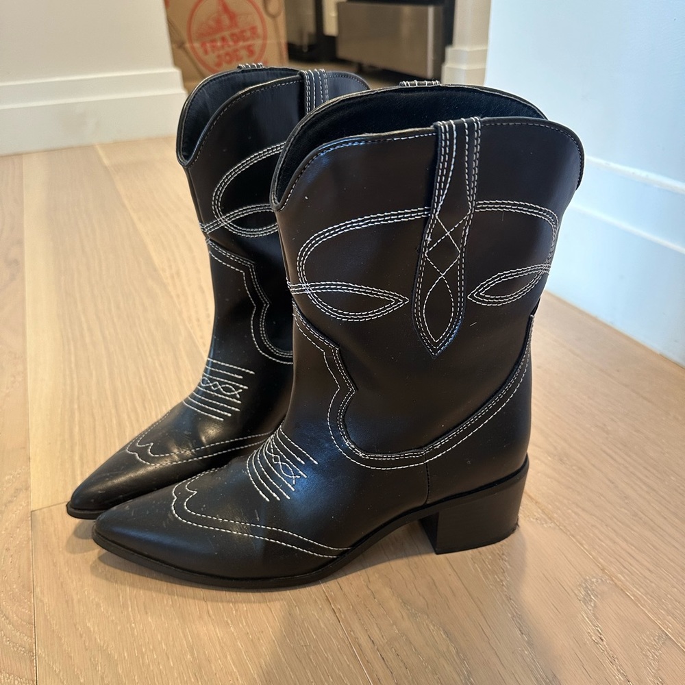 Black cowgirl boots